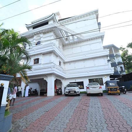 Hotel Sky Park Mattanur Exterior photo